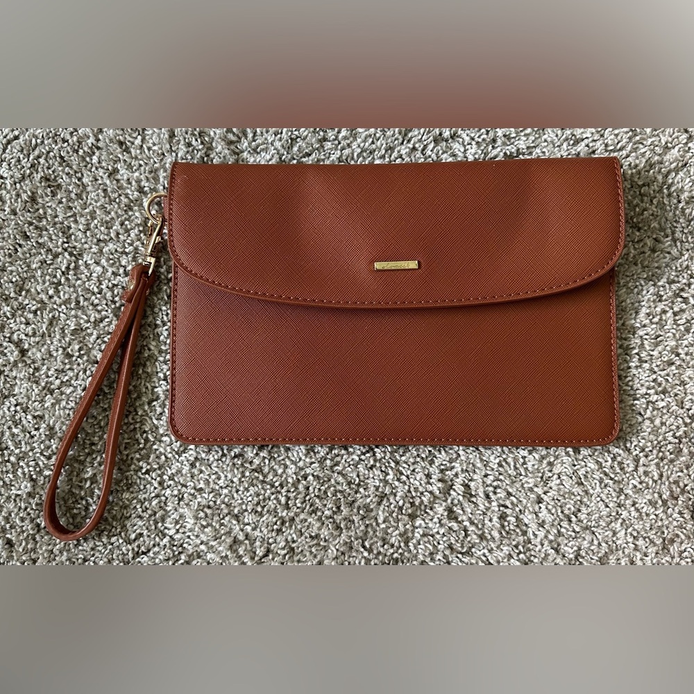 Lovevook Wristlet Brown Color